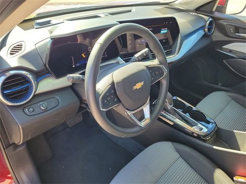 Certified 2025 Chevrolet Trax LT w/ LT Convenience Package image 15