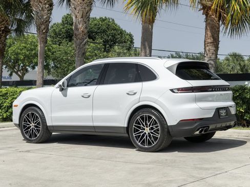 Used 2024 Porsche Cayenne AWD/4WD image 4