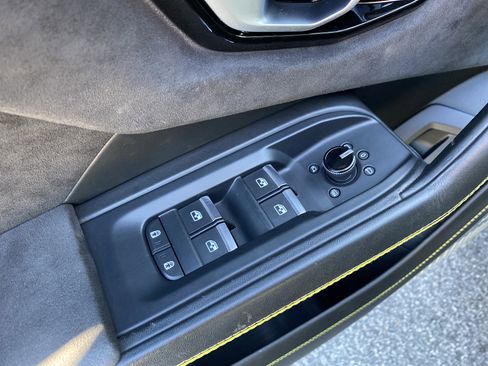 Used 2022 Lamborghini Urus image 24