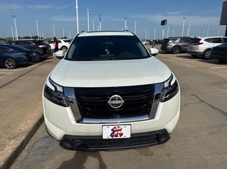 Used 2024 Nissan Pathfinder SV w/ SV Premium Package FWD video 2