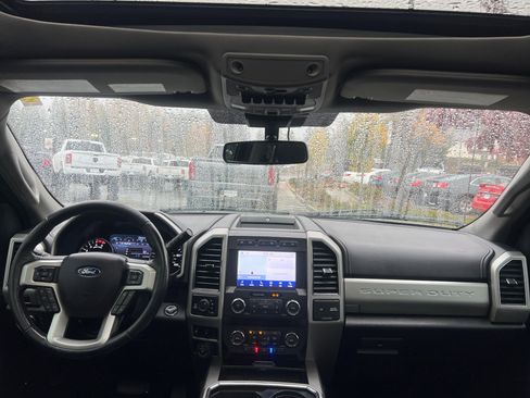 Used 2020 Ford F350 Lariat image 11