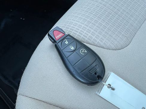 Used 2016 Jeep Cherokee Latitude w/ Cold Weather Group image 39