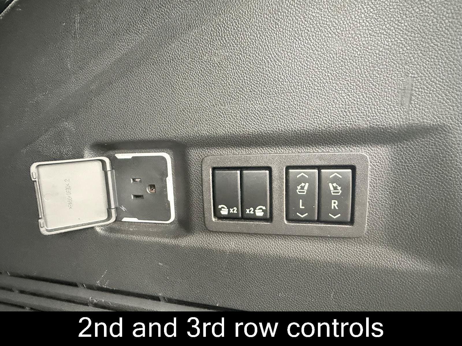 Used 2023 GMC Yukon Denali AWD/4WD image 33