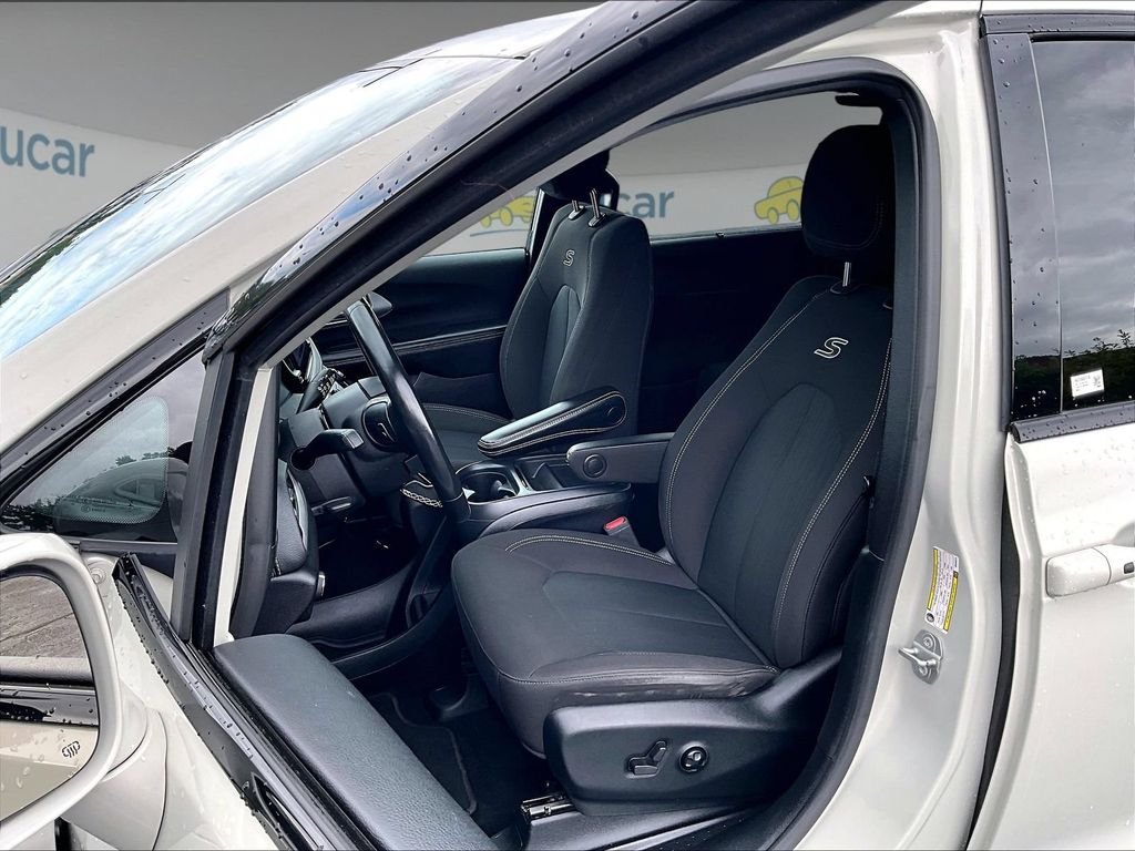 Used 2021 Chrysler Pacifica Touring w/ S Appearance Package FWD image 10