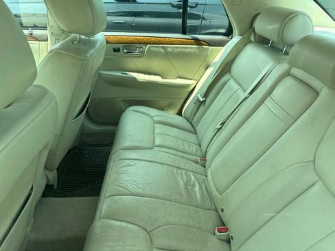 Used 2011 Cadillac DTS Platinum FWD image 16