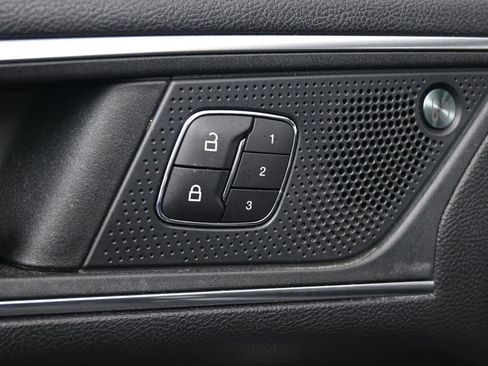 Used 2022 Ford Edge Titanium image 17