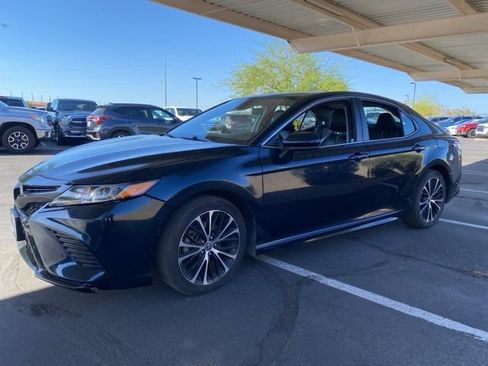 Used 2020 Toyota Camry SE w/ Carpet Mat Package FWD image 1
