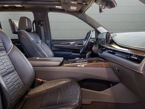 Used 2022 Cadillac Escalade Sport Platinum w/ LPO, ONYX Package AWD/4WD image 98