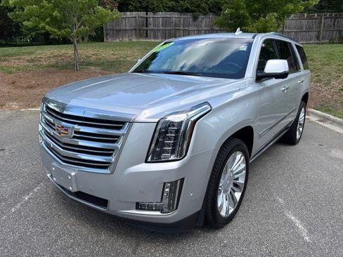 Used 2018 Cadillac Escalade Platinum AWD/4WD image 3