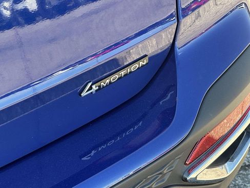 Used 2023 Volkswagen Taos SE w/ Panoramic Sunroof Package image 12