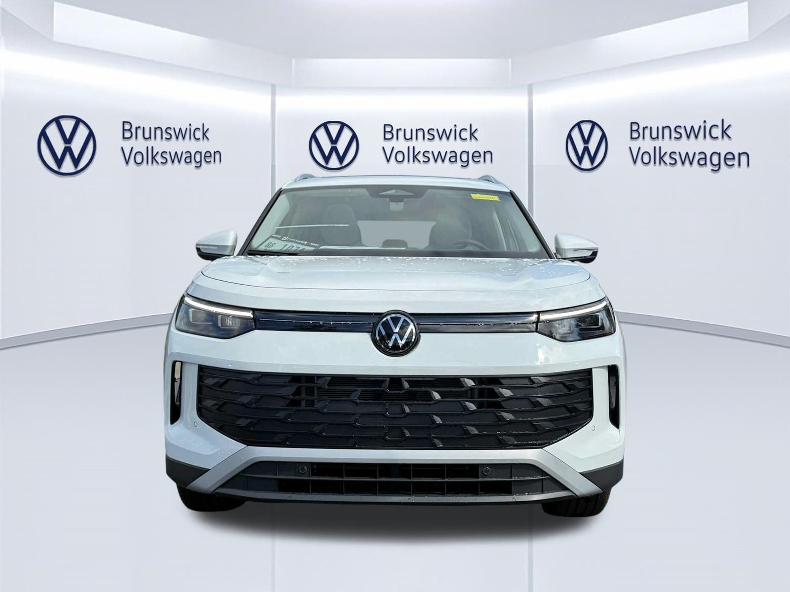New 2026 Volkswagen Tiguan SE AWD/4WD image 2