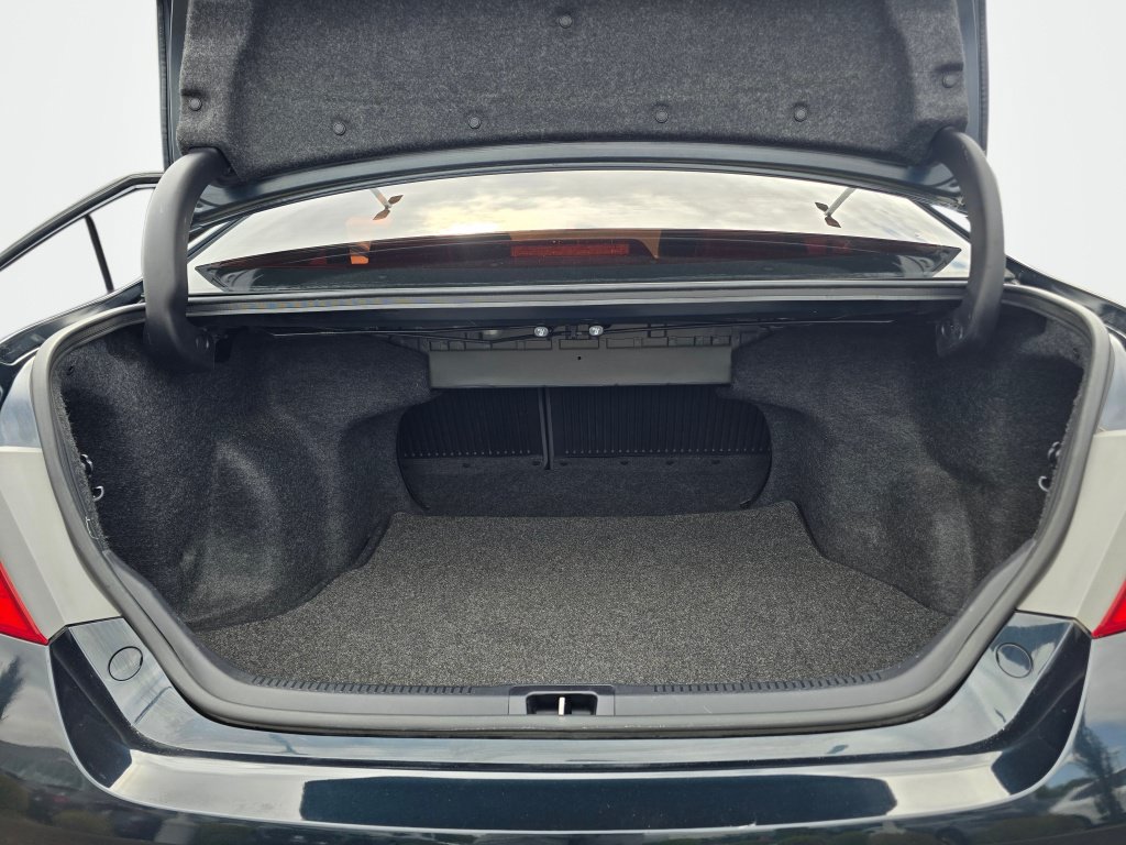 Used 2017 Toyota Camry SE FWD image 12