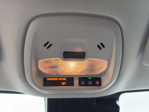 Used 2025 Chevrolet Trax LT FWD image 28
