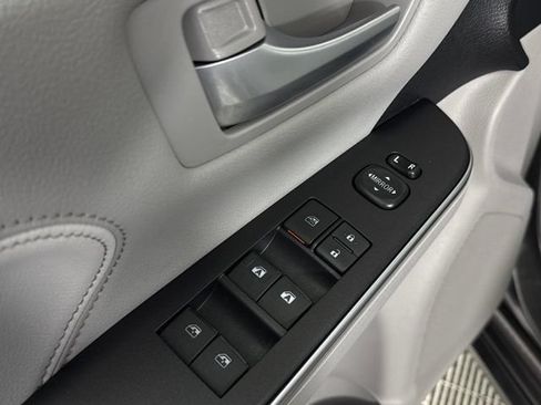 Used 2017 Toyota Camry XLE w/ Moonroof Package FWD image 30