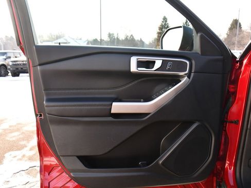 Used 2023 Ford Explorer XLT image 24