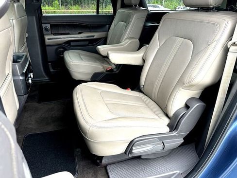 Used 2019 Ford Expedition Max Limited w/ Driver Assistance Package RWD image 18