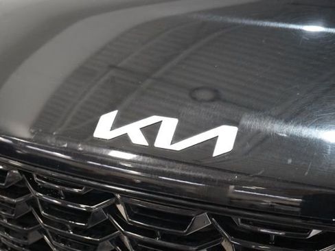 Used 2024 Kia Sorento S image 11