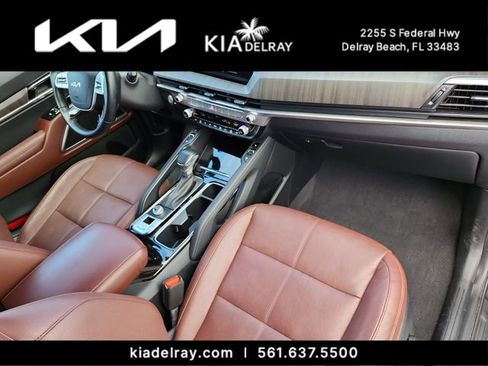 Used 2024 Kia Telluride EX w/ EX Captain's Chair Package FWD image 10