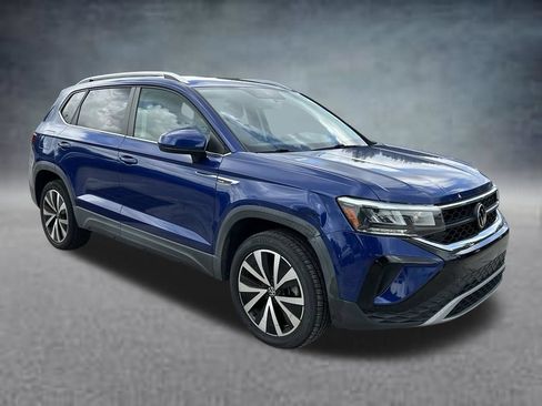 Used 2022 Volkswagen Taos SE FWD image 3