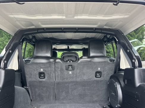 Used 2022 Jeep Wrangler Unlimited Sahara w/ LED Lighting Group AWD/4WD image 47