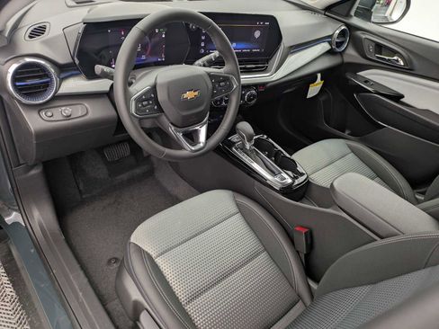 New 2026 Chevrolet Trax LT w/ Driver Confidence Package FWD image 2
