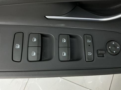 Used 2024 Hyundai Elantra Blue FWD image 39