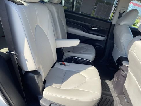 Certified 2025 Toyota Grand Highlander AWD image 16