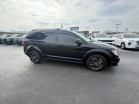 Used 2018 Dodge Journey SE w/ Popular Equipment Group FWD image 2