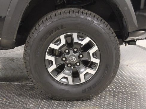 Used 2020 Toyota Tacoma TRD Off-Road image 16