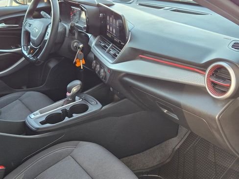 Used 2025 Chevrolet Trax RS w/ Driver Confidence Package image 25