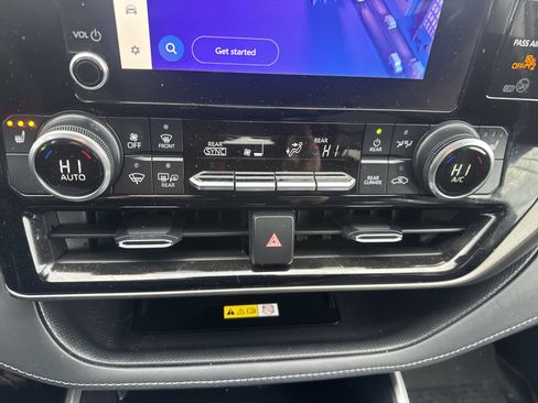 Used 2023 Toyota Highlander XLE image 26