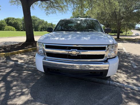 Used 2011 Chevrolet Silverado 1500 LT image 2