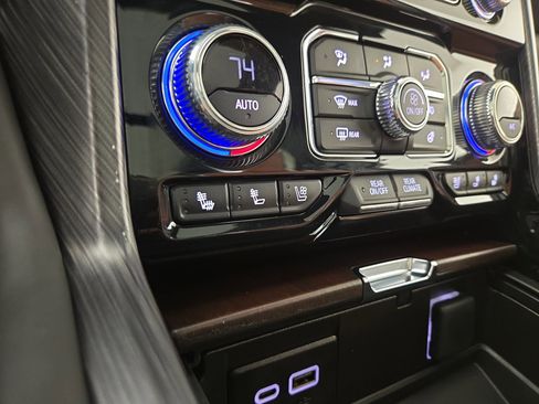 Certified 2024 GMC Yukon XL Denali Ultimate AWD/4WD image 28