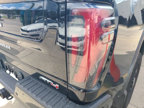 Used 2025 GMC Sierra 3500 AT4 w/ Technology Package AWD/4WD image 10