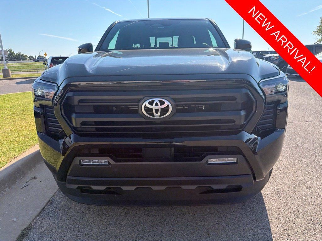 Used 2025 Toyota Tacoma SR5 w/ SR5 Upgrade Package AWD/4WD image 2