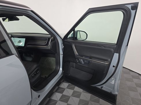 Used 2023 Rivian R1S Adventure AWD/4WD image 18