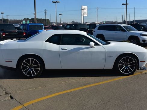 Used 2022 Dodge Challenger R/T w/ Plus Package image 4