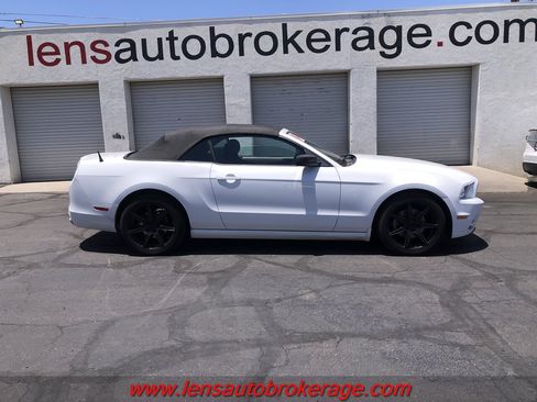 Used 2014 Ford Mustang Convertible RWD image 1