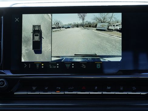 Used 2025 Chevrolet Silverado 2500 ZR2 w/ Technology Package image 22