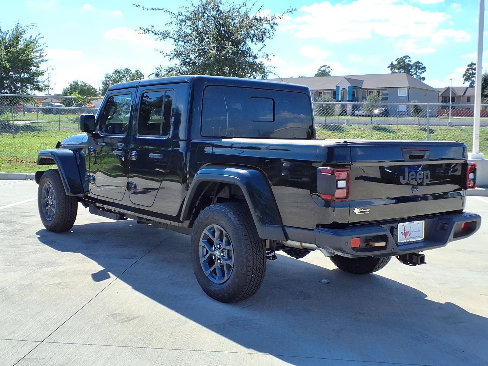 New 2026 Jeep Gladiator Sport AWD/4WD image 2