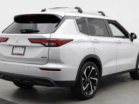 Used 2022 Mitsubishi Outlander ES AWD/4WD image 7
