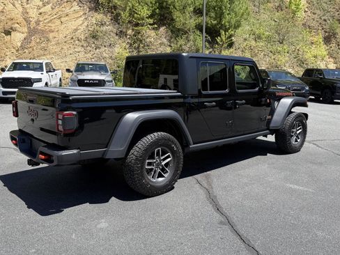 Used 2024 Jeep Gladiator Mojave w/ Safety Group AWD/4WD image 5