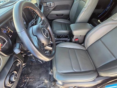 Used 2024 Jeep Gladiator Mojave AWD/4WD image 15