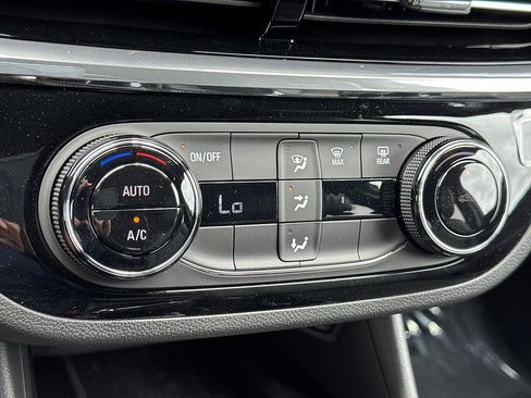 Used 2026 Buick Envista Sport Touring w/ Convenience II Package FWD image 16