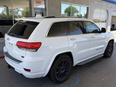 Used 2017 Jeep Grand Cherokee Overland AWD/4WD image 8