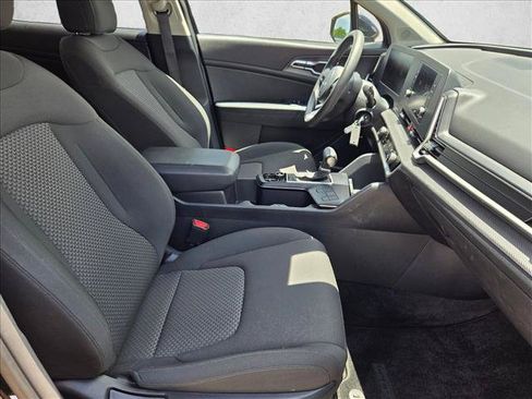 Used 2025 Kia Sportage LX FWD image 18