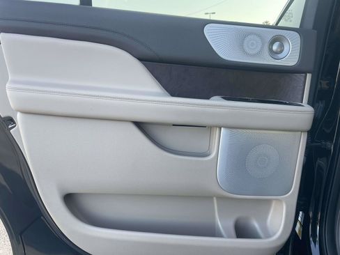 Used 2022 Lincoln Navigator L Reserve AWD/4WD image 12