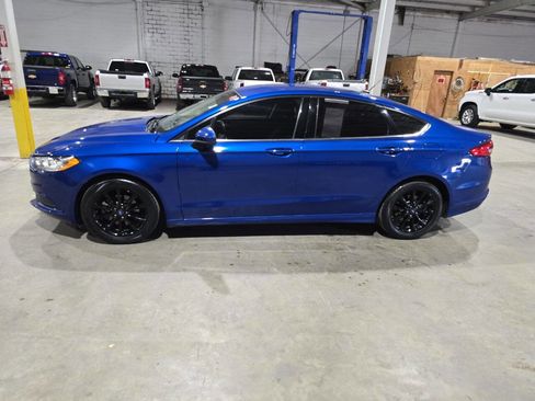 Used 2017 Ford Fusion SE image 4