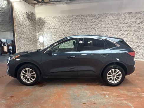 Used 2022 Ford Escape SE w/ Cold Weather Package AWD/4WD image 4