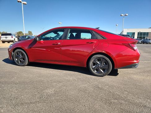 Used 2023 Hyundai Elantra SEL image 4
